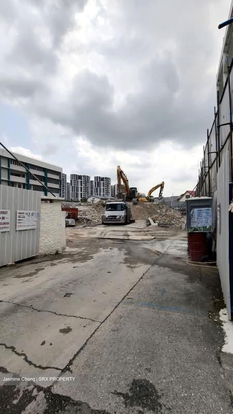 New Industrial Road (D19), Factory #594479041